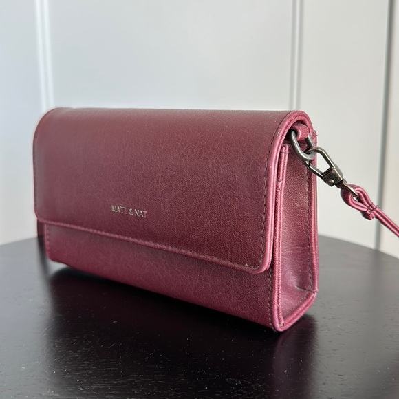 2/$35 Matt and Nat mini crossbody bag - Picture 2 of 7
